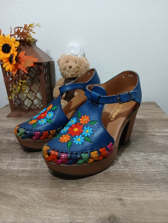 Zoe Shoes - Hand-made flower Platform Sandals Size 6